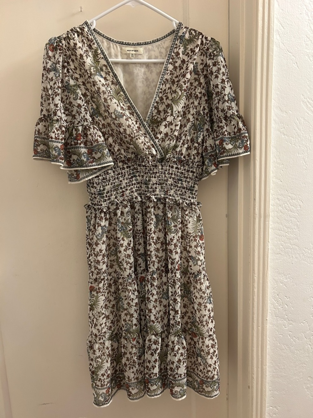 MAX STUDIO Cream  and Floral V-Neck Smocked Waist Dress size Medium